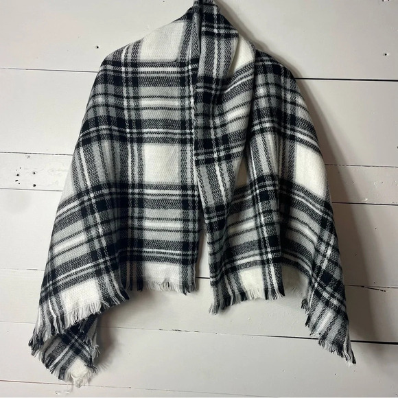 Plaid Blanket Scarf Wrap White Black & Gray - Picture 1 of 1
